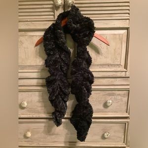 Cejon Scarf | Faux Fur | Midnight Black |
Stretchy Bouncy & Beautiful | NWOT